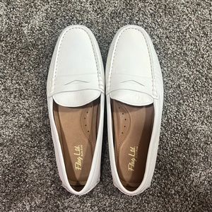 BNWOT Size 9.5 White flat Flag Ltd Napa Glove Slip on lady shoes.